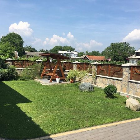 Vacation Home Yabluniv Exterior photo