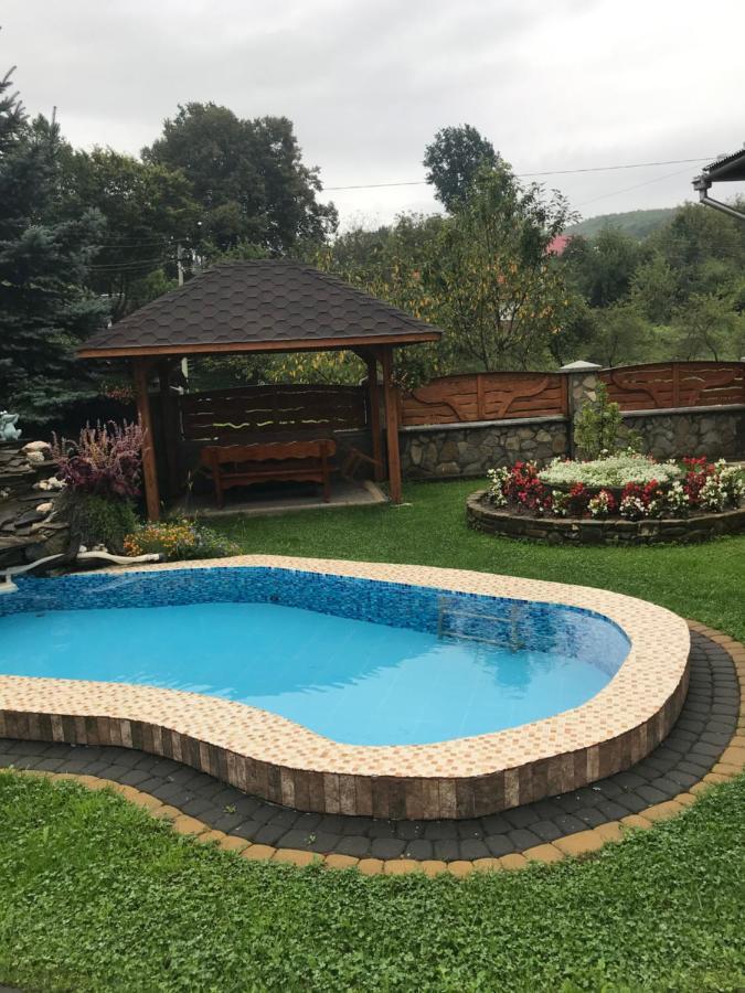 Vacation Home Yabluniv Exterior photo