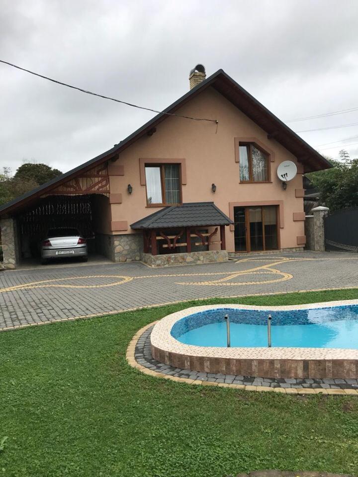 Vacation Home Yabluniv Exterior photo